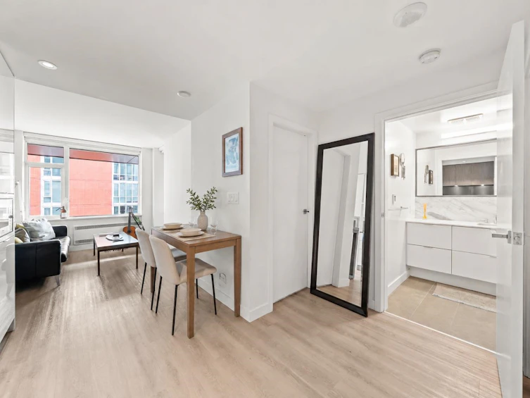 710-209 E 7th Avenue, Vancouver, BC, V5T 0H3 - 2