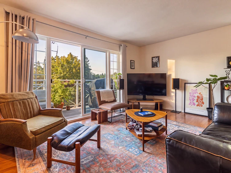 306-1868 E 11th Avenue, Vancouver, BC, V5N 1Z1 - 2