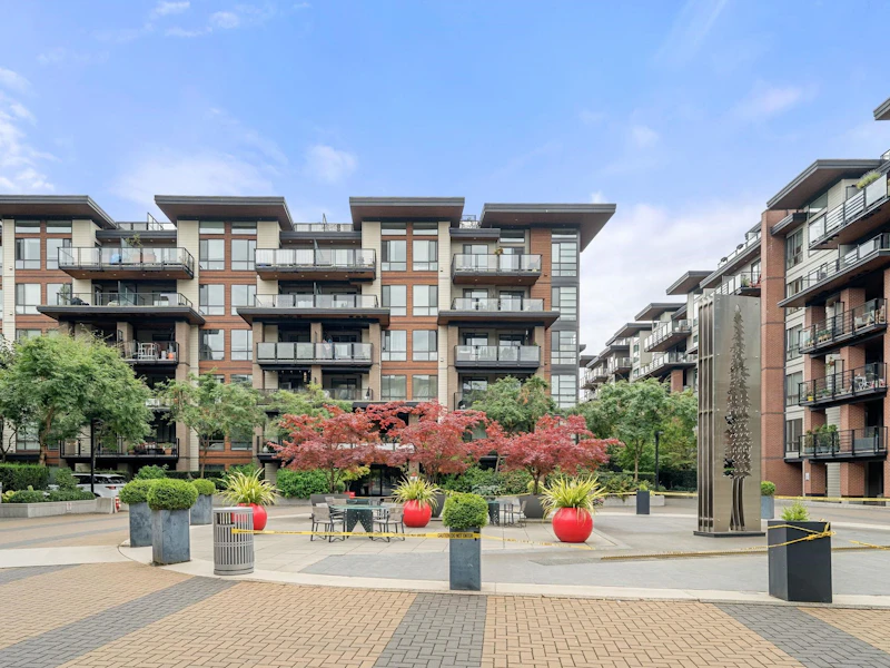 412 - 719 W 3rd Street, North Vancouver BC