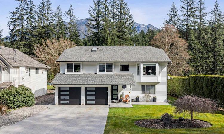 295 Forrest Crescent