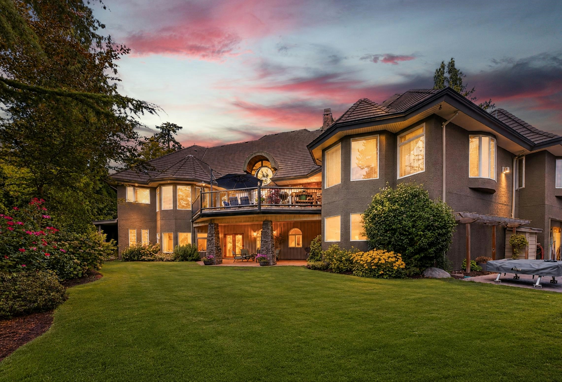 18638 54a Avenue, Surrey, BC, V3S 8L5