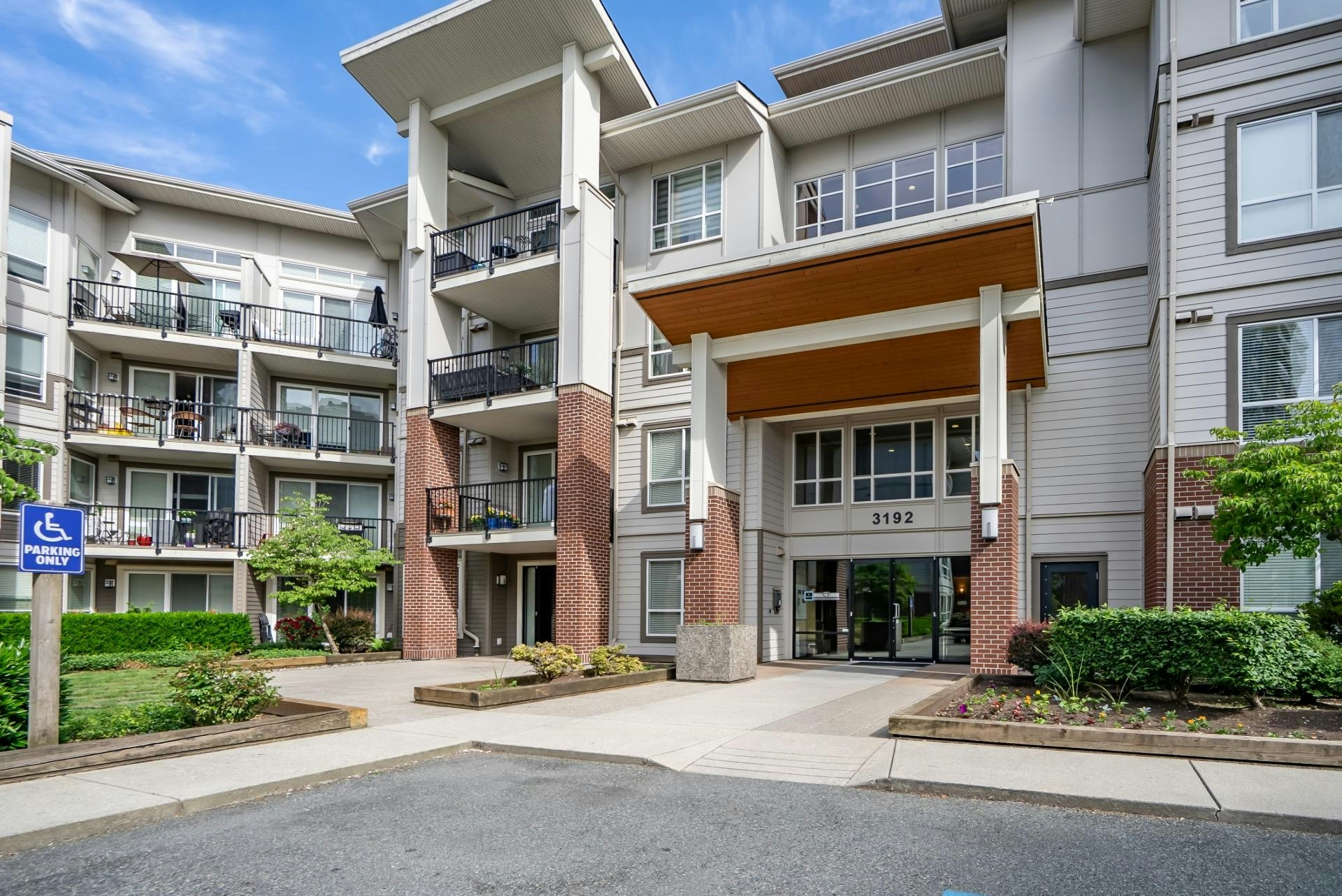 303-3192 Gladwin Road, Abbotsford, BC, V2T 6M9 - 2