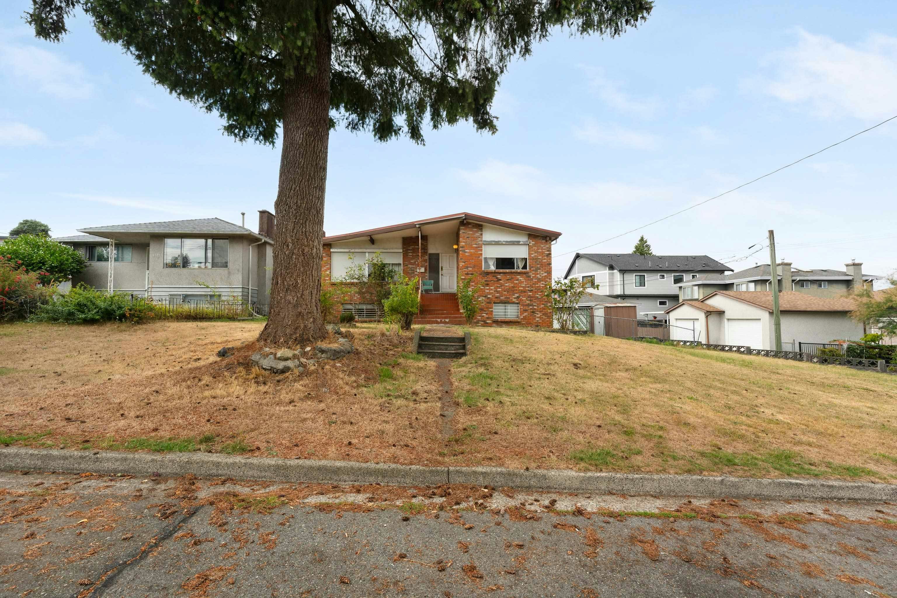 4561 Manor Street, Vancouver, BC, V5R 3X4