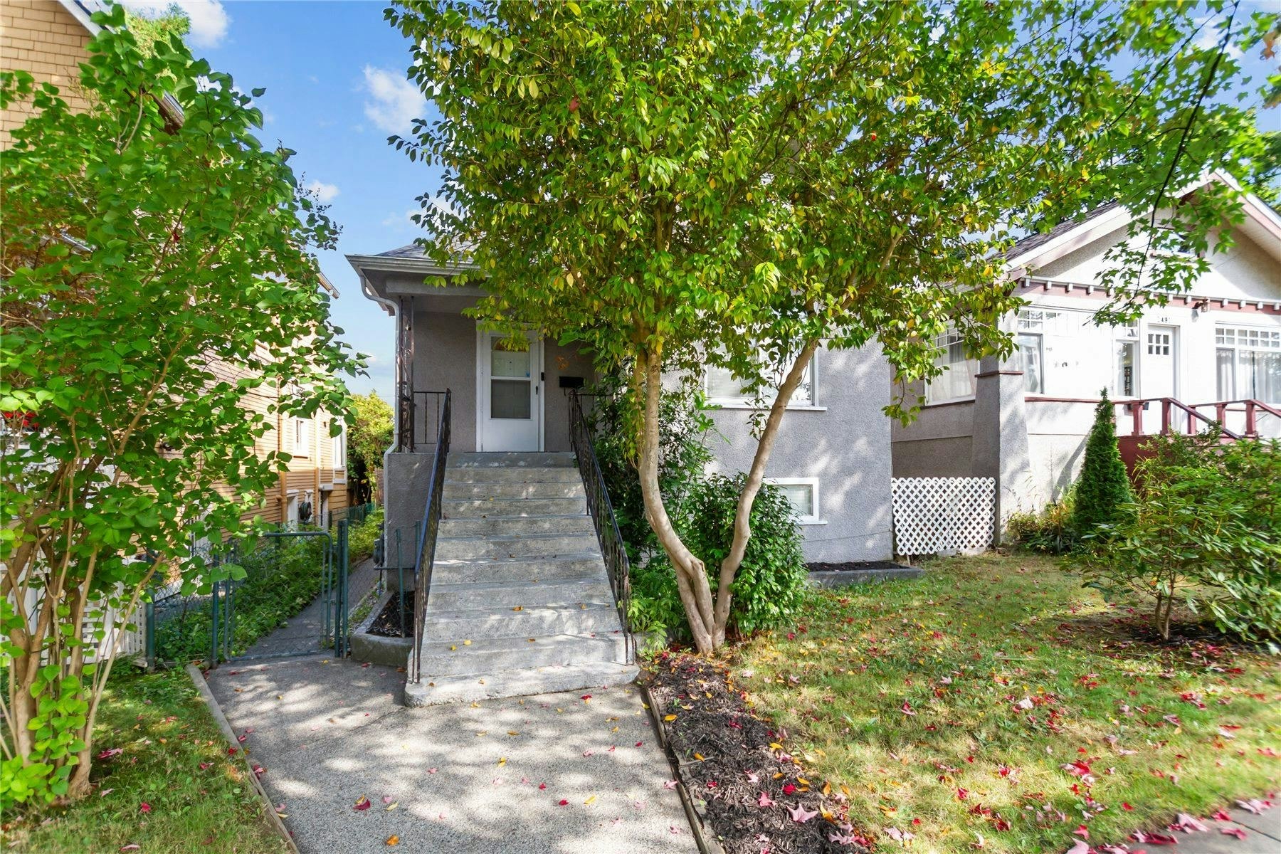 2461 Dundas Street, Vancouver, BC, V5K 1P5