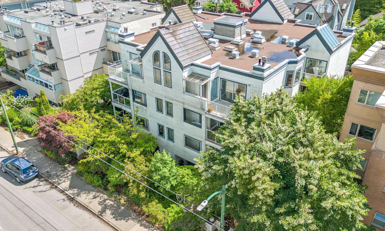 101-3270 W 4th Avenue