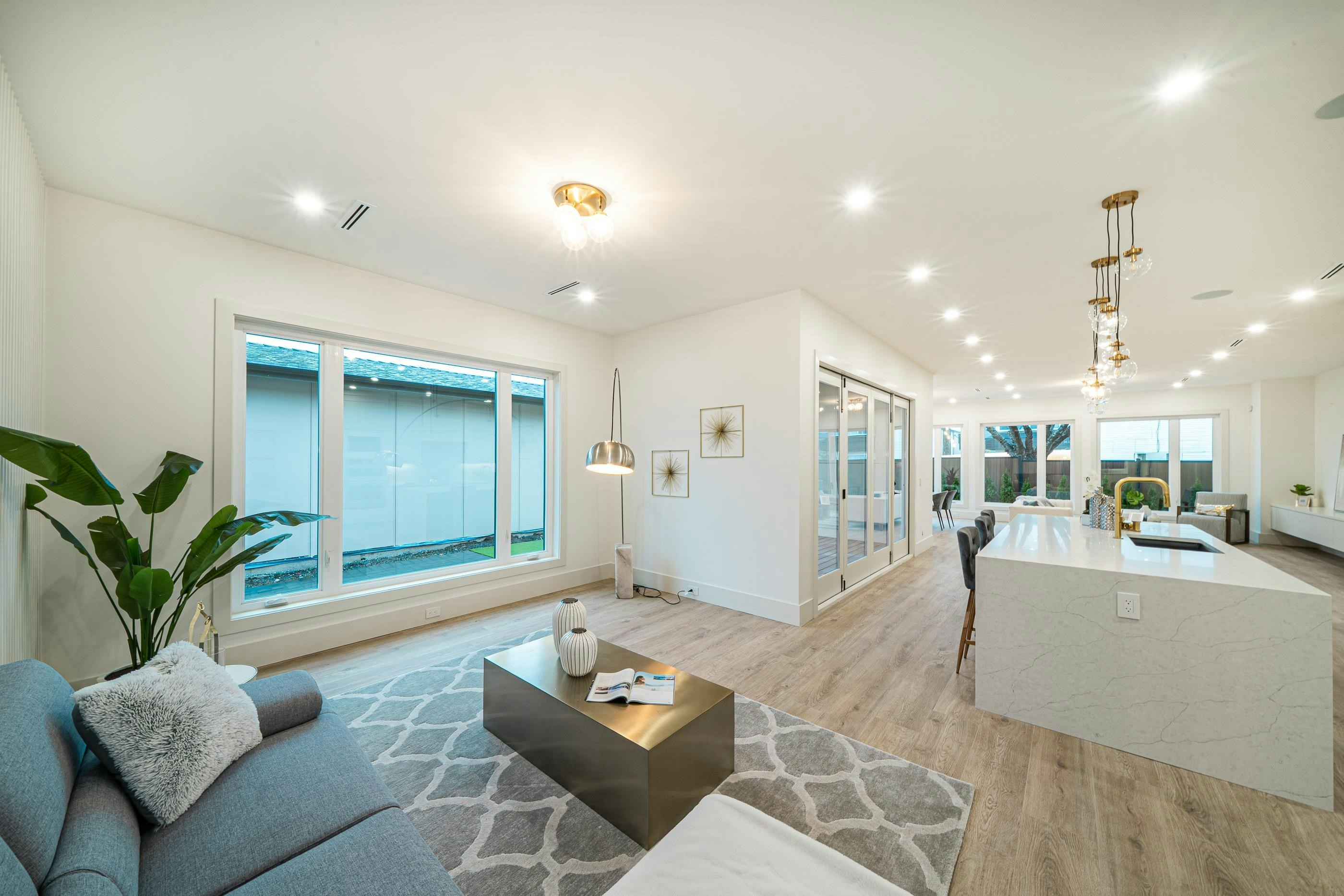 6708 Winch Street, Burnaby, BC, V5B 4K2 - 13