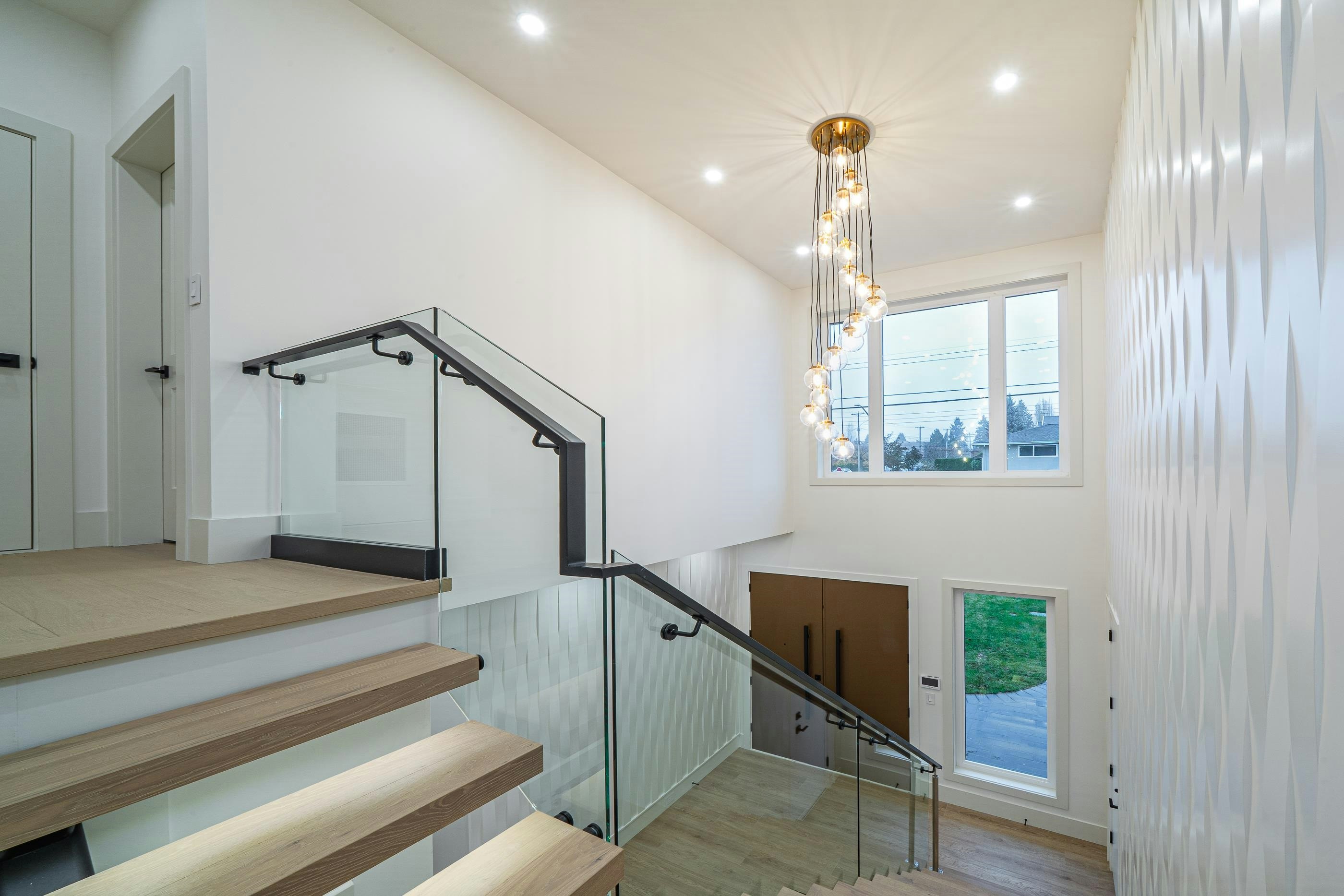 6708 Winch Street, Burnaby, BC, V5B 4K2 - 8
