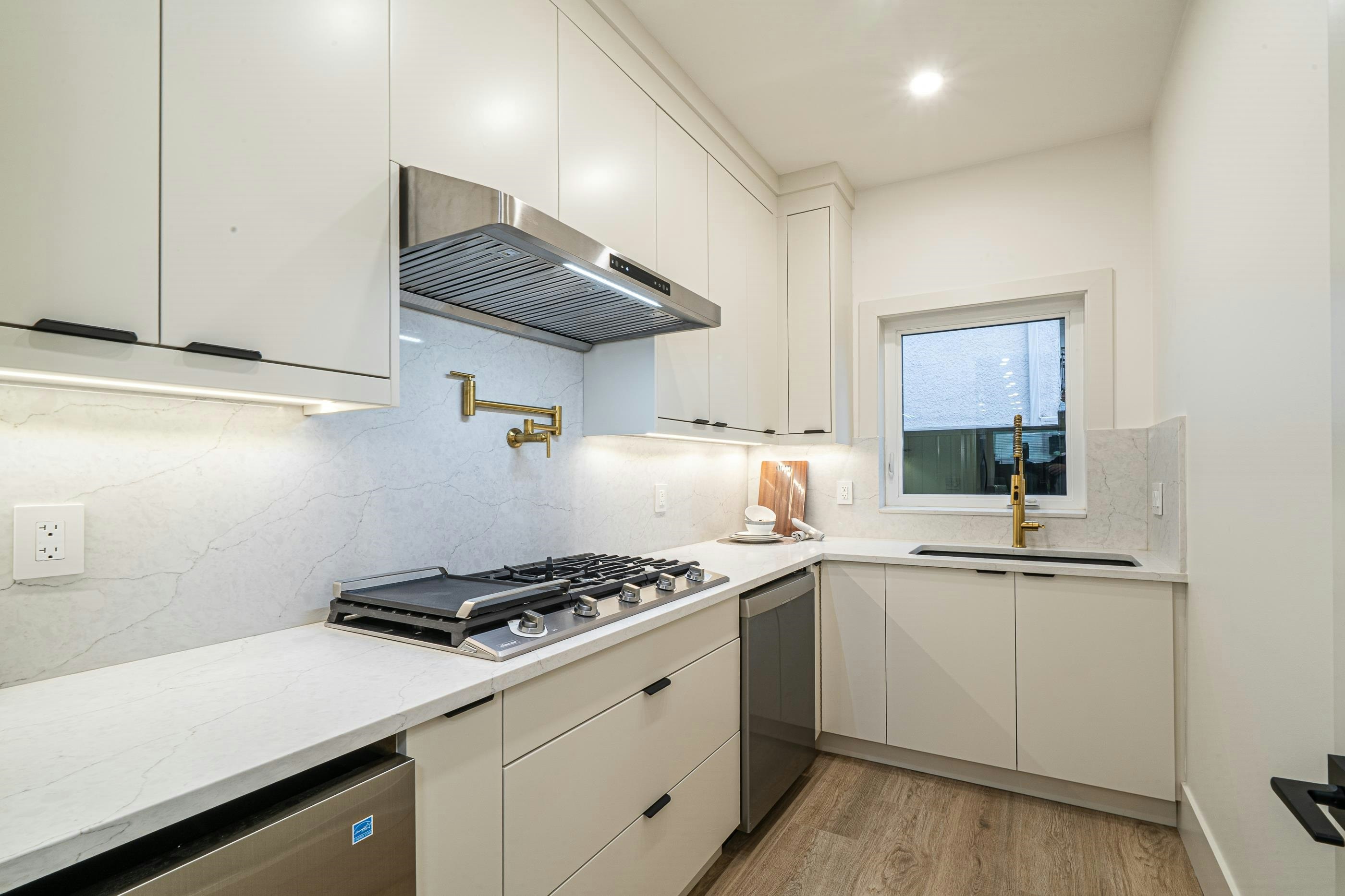 6708 Winch Street, Burnaby, BC, V5B 4K2 - 21