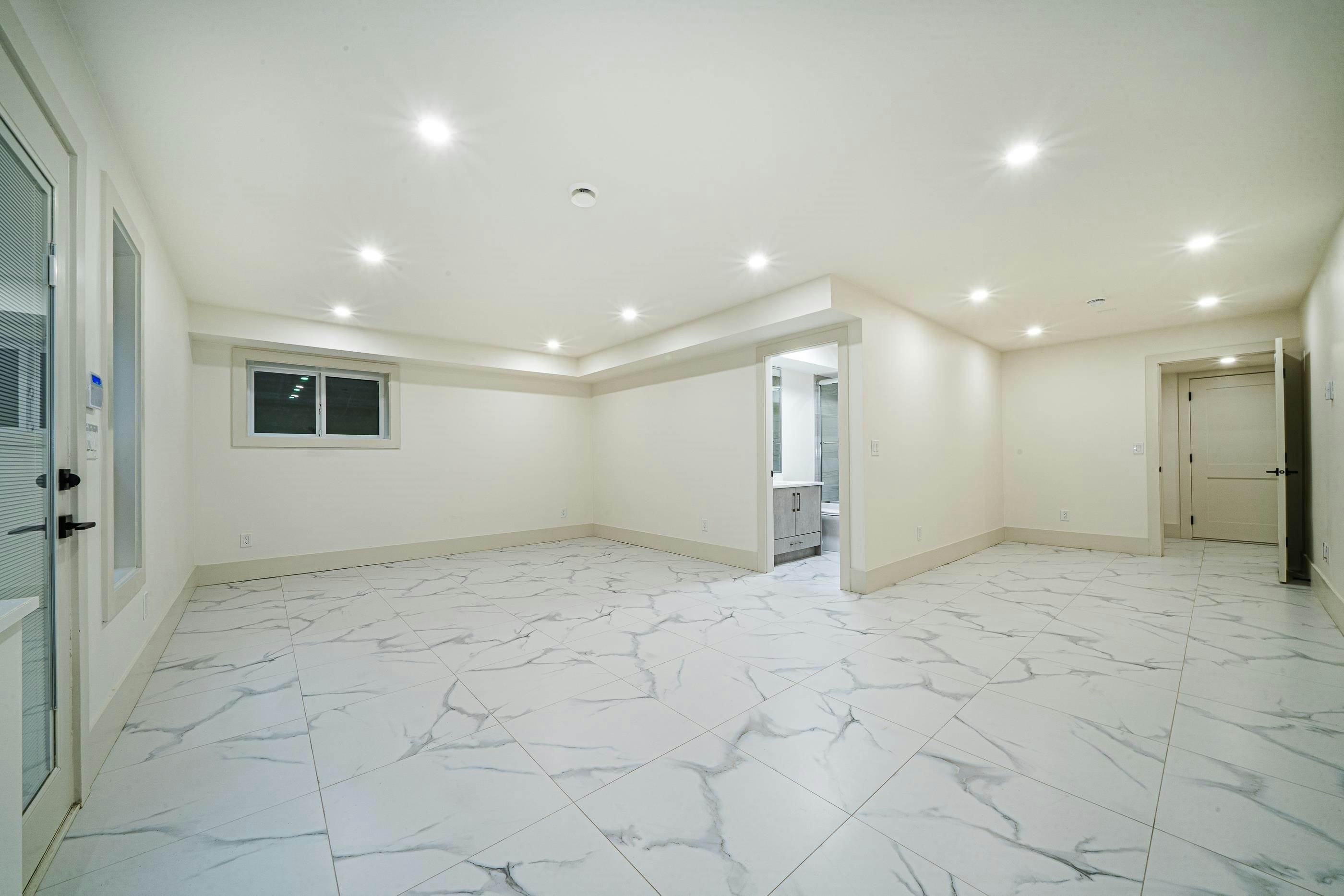 6708 Winch Street, Burnaby, BC, V5B 4K2 - 30