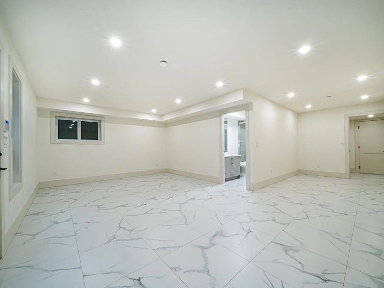 6708 Winch Street, Burnaby, BC, V5B 4K2 - 30