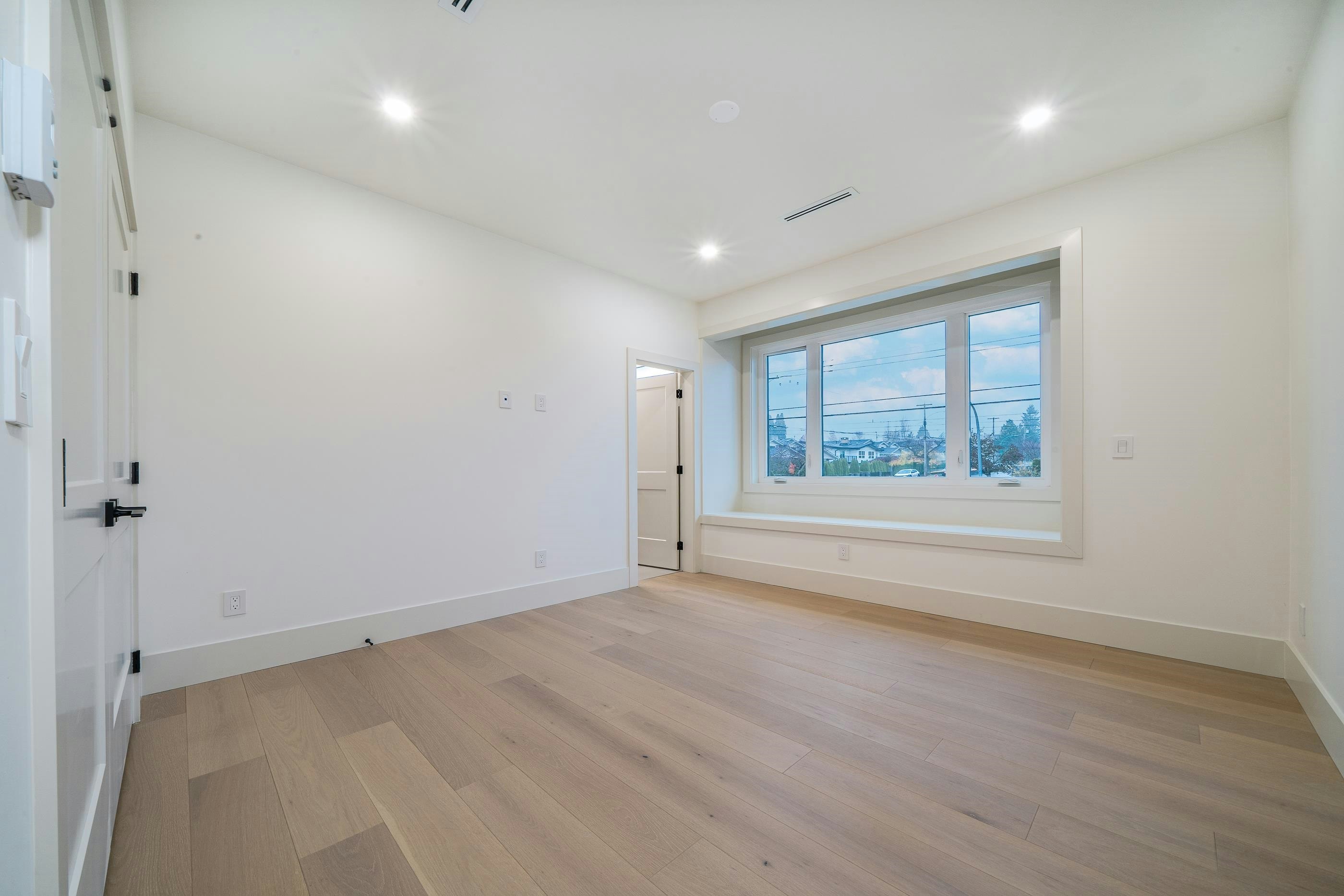 6708 Winch Street, Burnaby, BC, V5B 4K2 - 29