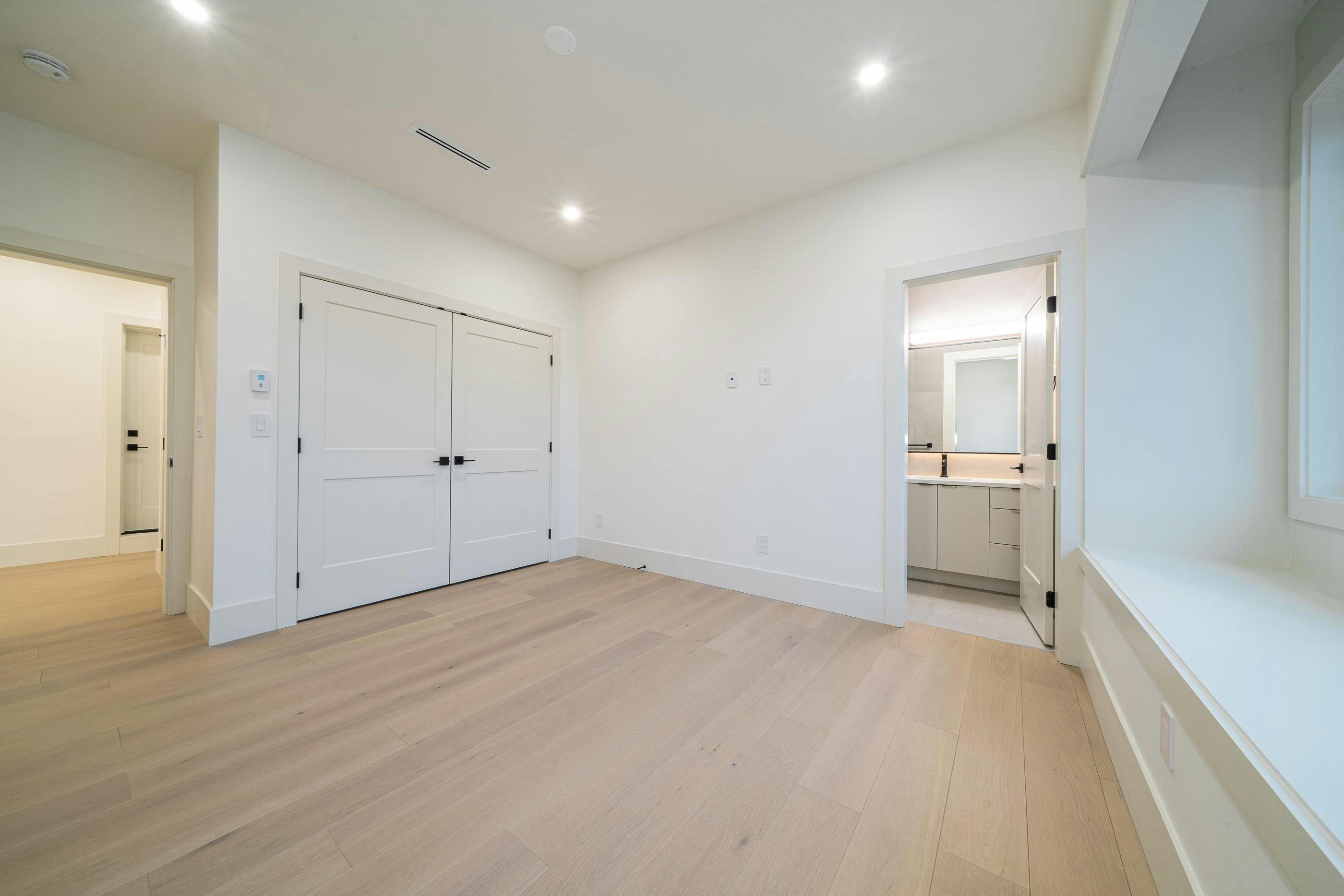 6708 Winch Street, Burnaby, BC, V5B 4K2 - 28