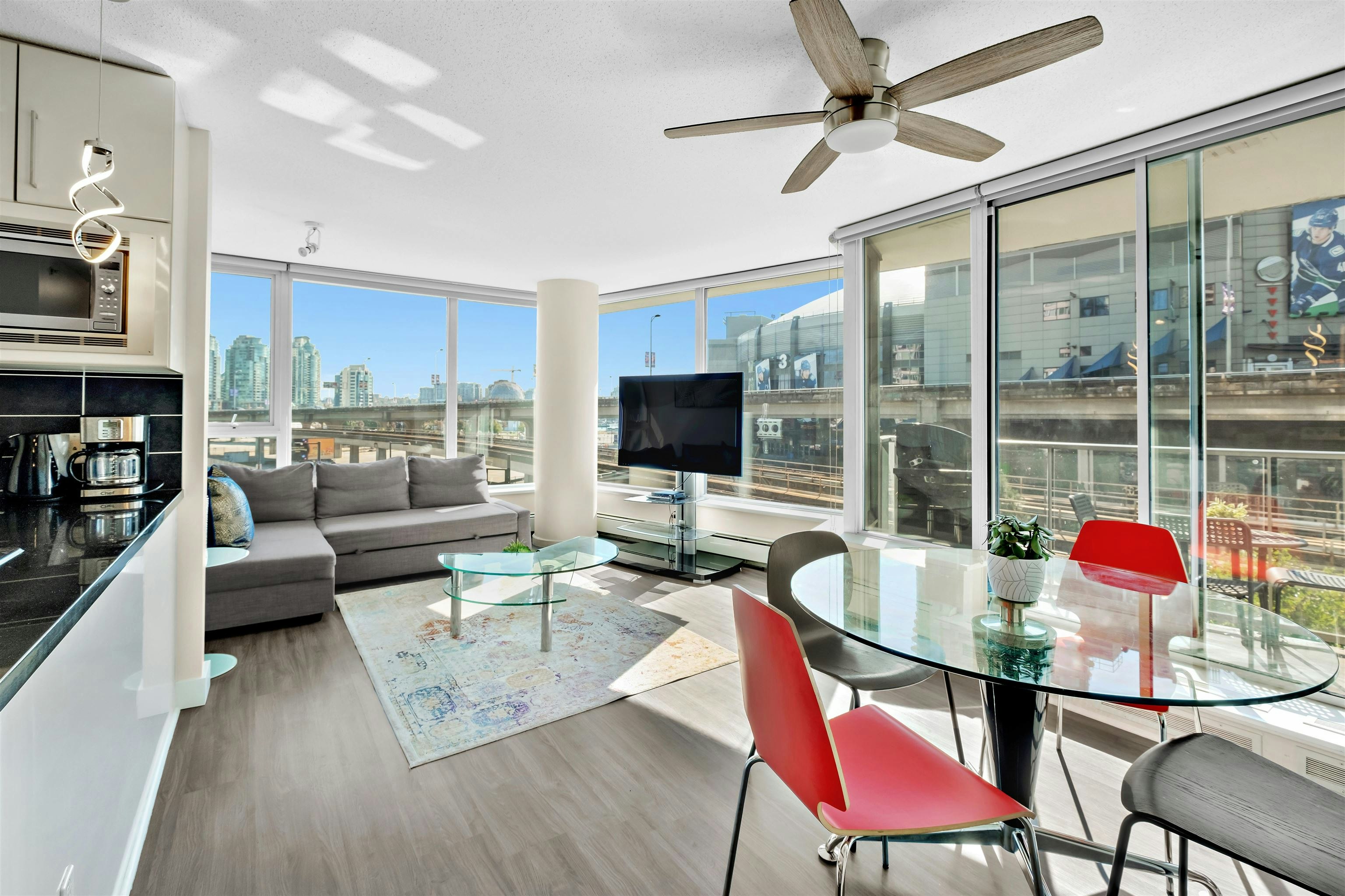 305-689 Abbott Street - 2