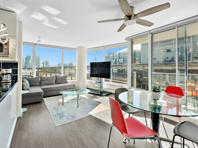 305-689 Abbott Street - 2
