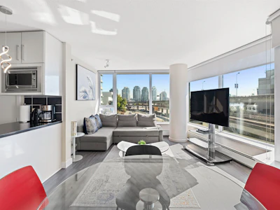 305-689 Abbott Street - 4