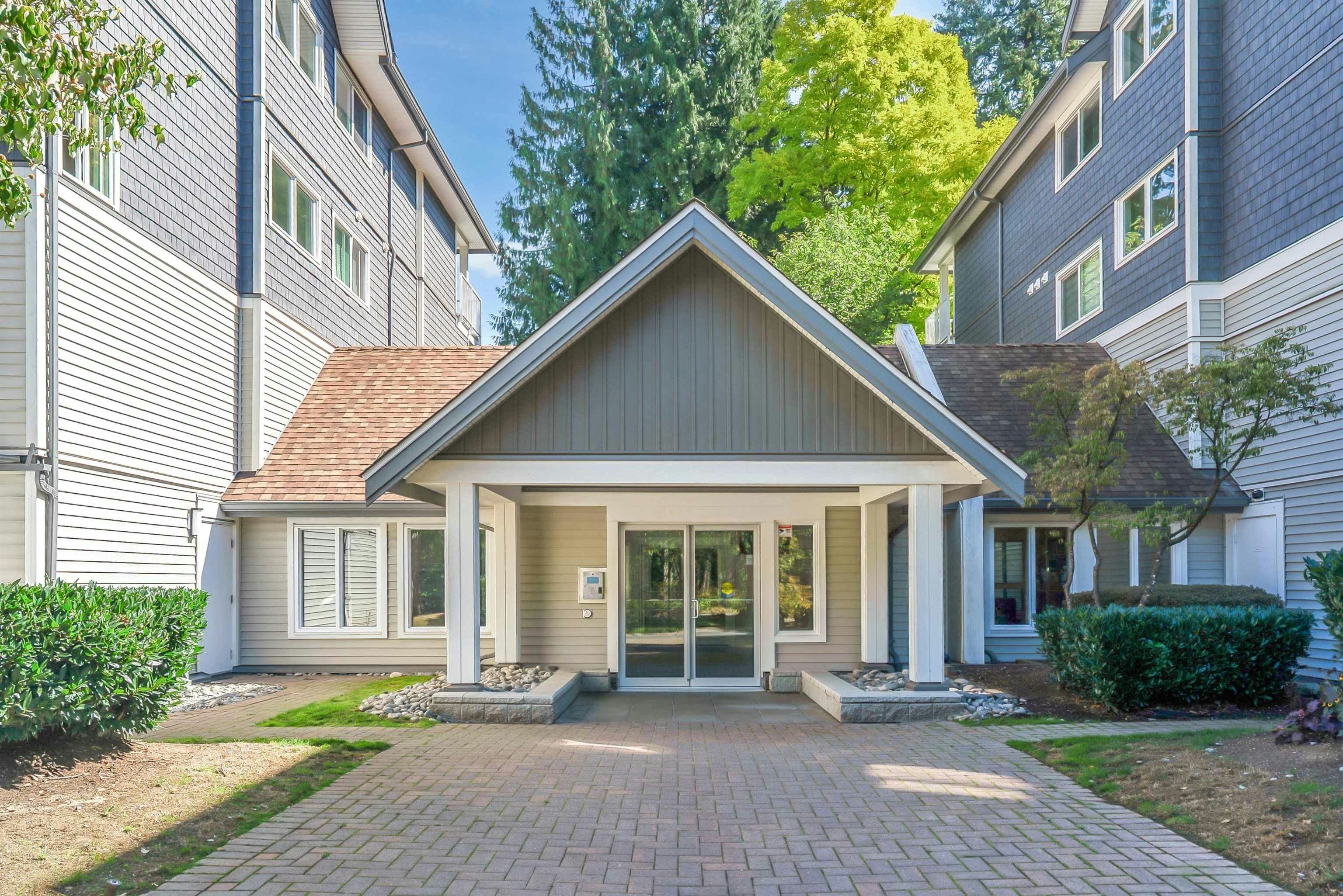 206-9668 148 Street, Surrey, BC, V3R 0W2