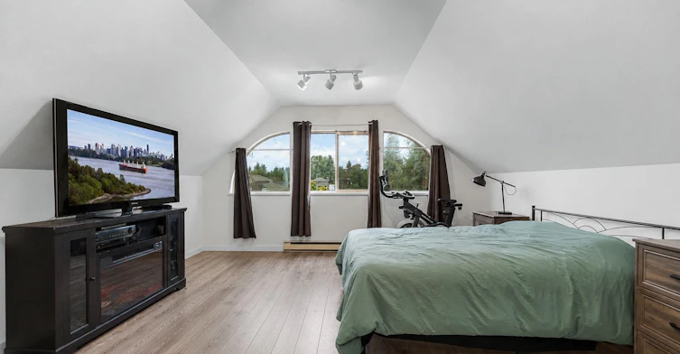 Upper-16375 Middleglen Place, Surrey, BC, V4N 1X7 - 22