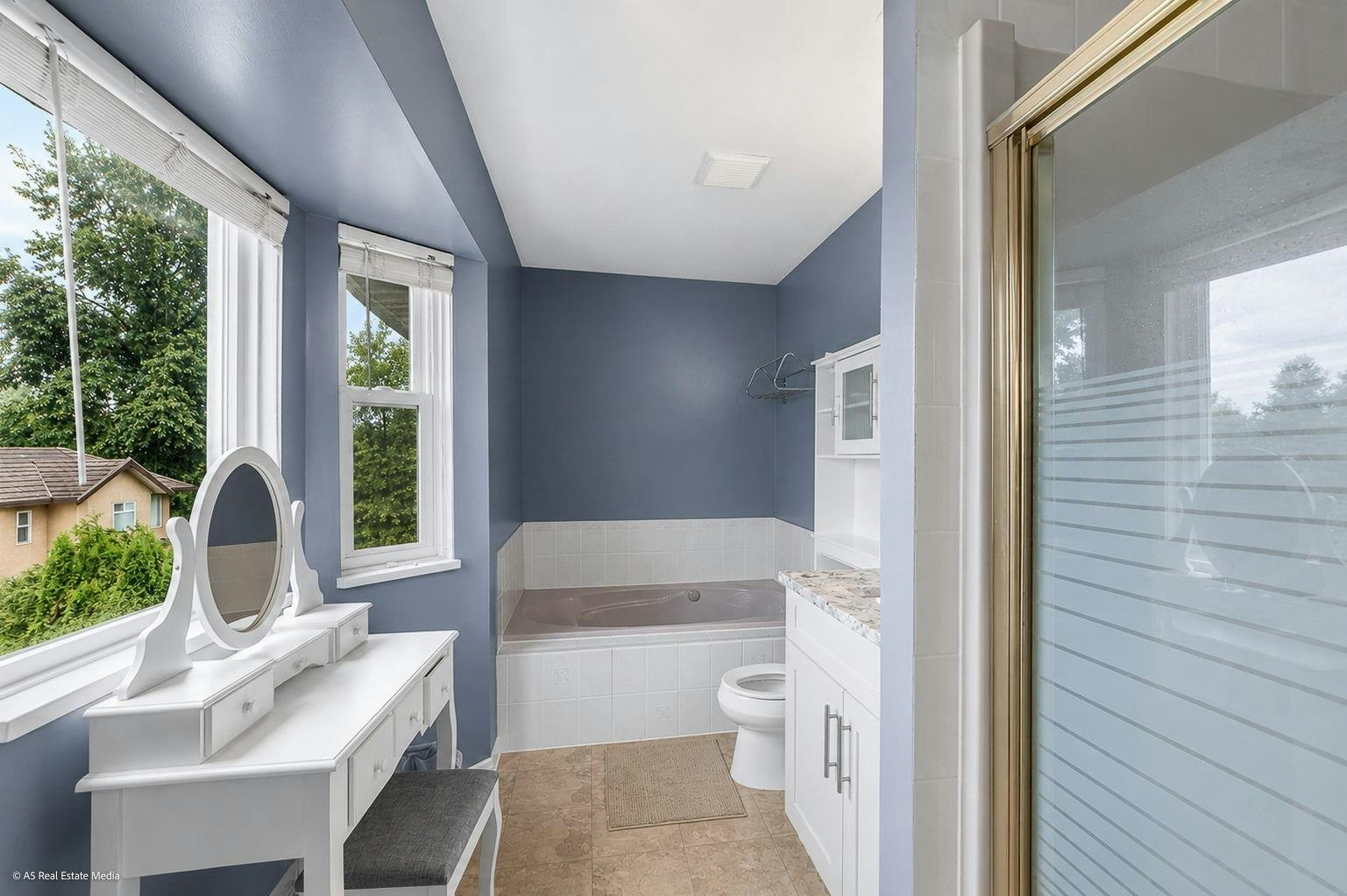 Upper-16375 Middleglen Place, Surrey, BC, V4N 1X7 - 25