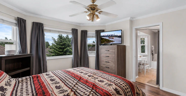 Upper-16375 Middleglen Place, Surrey, BC, V4N 1X7 - 24
