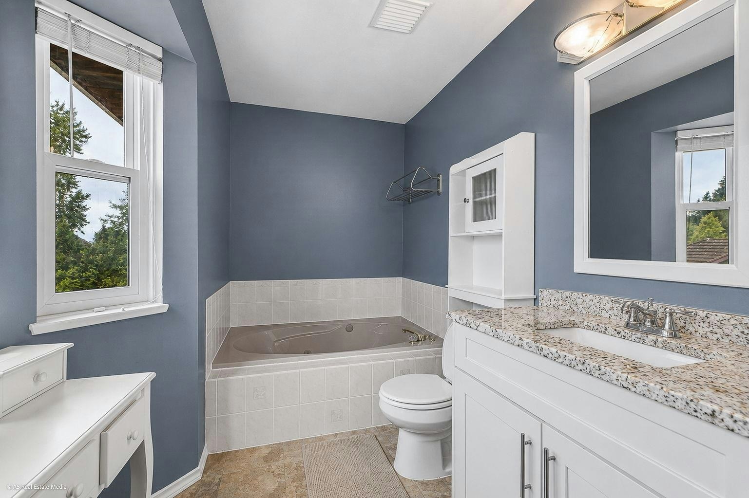 Upper-16375 Middleglen Place, Surrey, BC, V4N 1X7 - 26