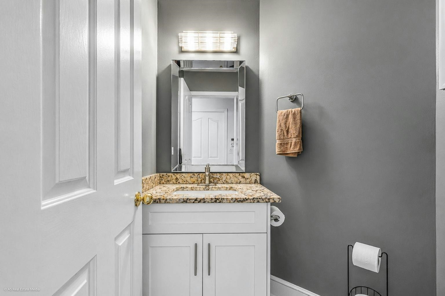 Upper-16375 Middleglen Place, Surrey, BC, V4N 1X7 - 16