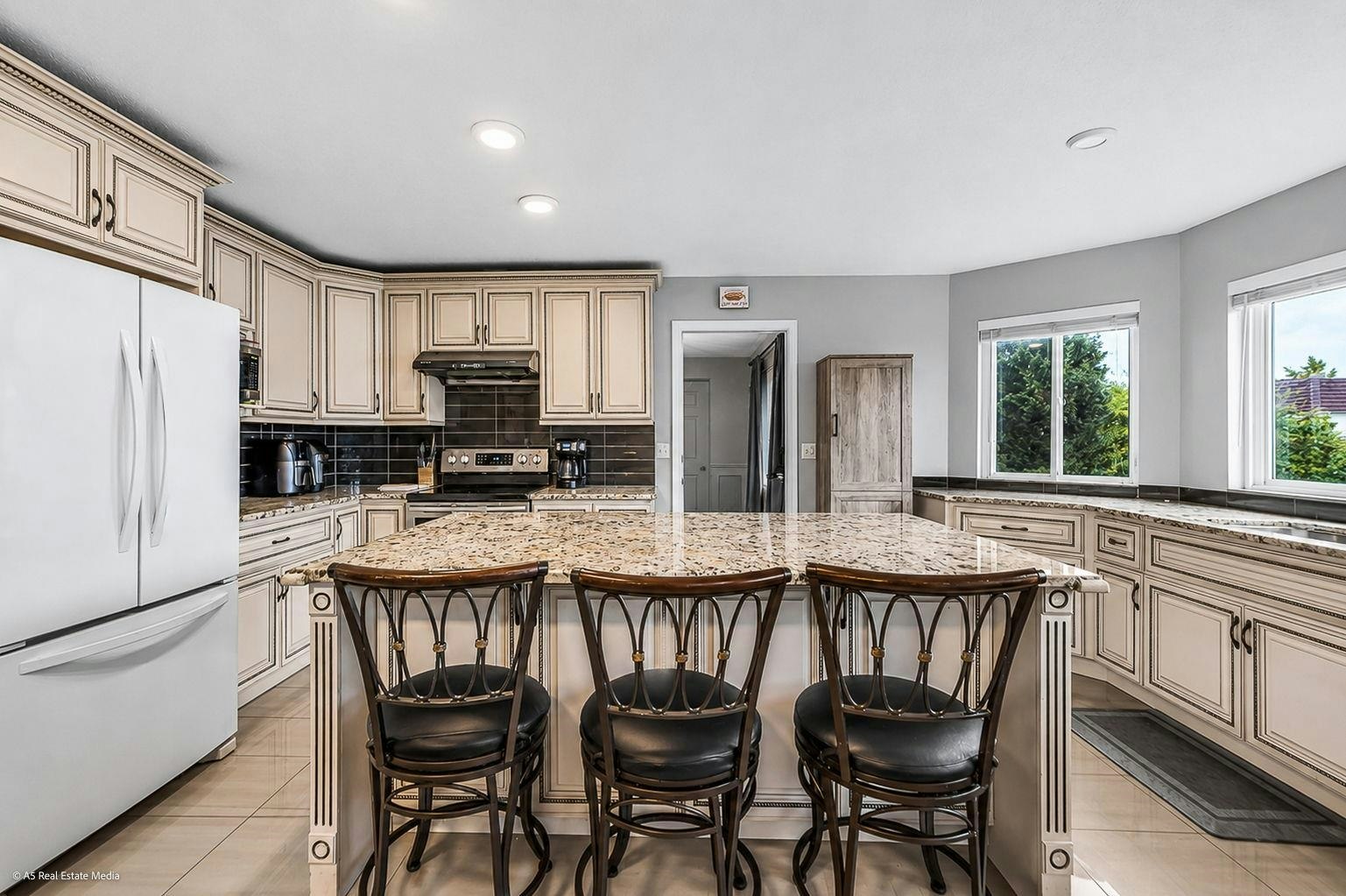 Upper-16375 Middleglen Place, Surrey, BC, V4N 1X7 - 11