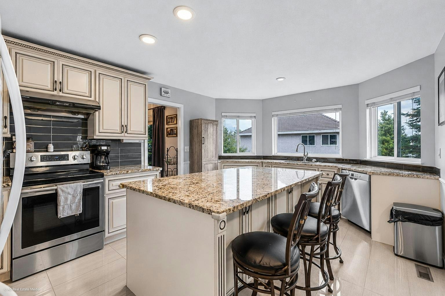 Upper-16375 Middleglen Place, Surrey, BC, V4N 1X7 - 12