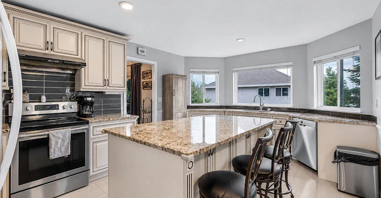 Upper-16375 Middleglen Place, Surrey, BC, V4N 1X7 - 12