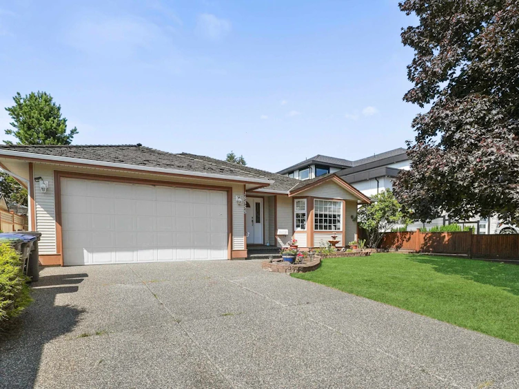 18555 57 Avenue, Surrey, BC, V3S 7T1