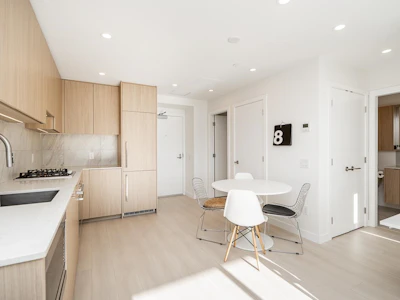 1603-626 Claremont Street - 5