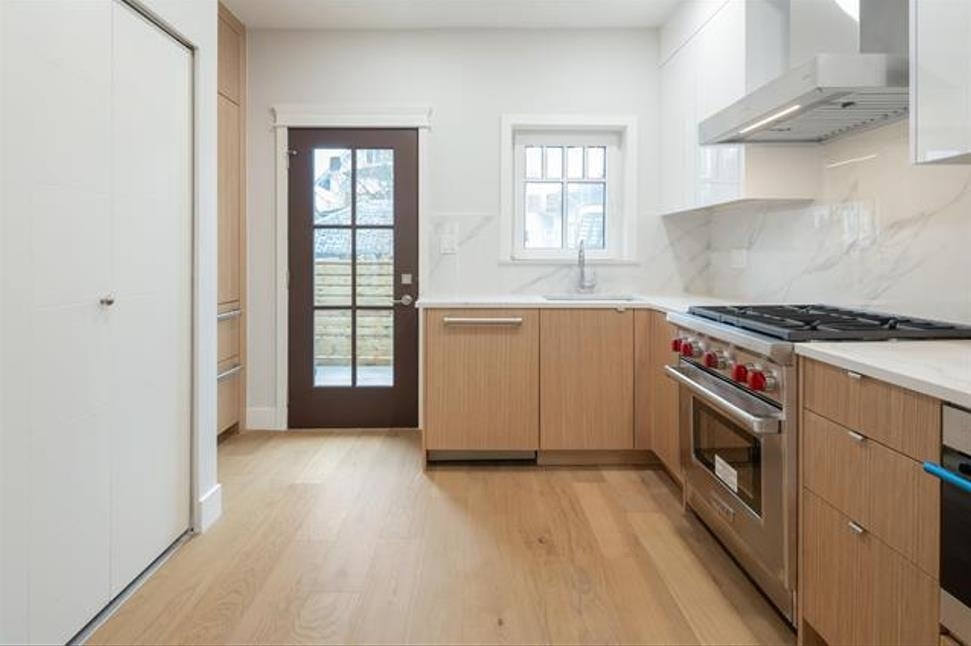 815 W 15th Avenue, Vancouver, BC, V5Z 1R8 - 3