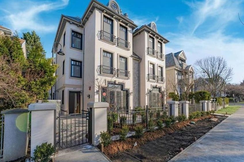 815 W 15th Avenue, Vancouver, BC, V5Z 1R8 - 2