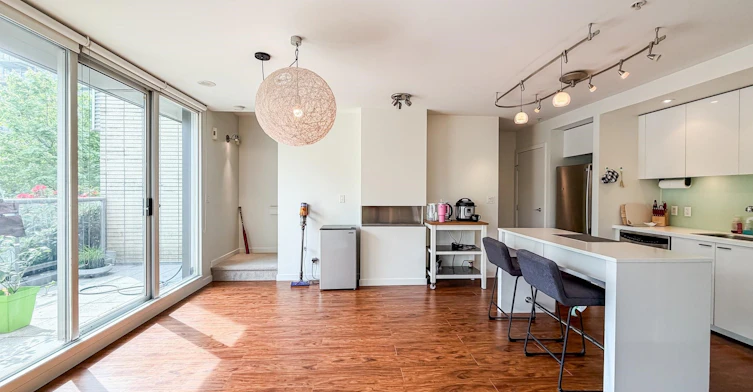 390 E 11th Ave, Vancouver, BC, V5T 4V9 - 9