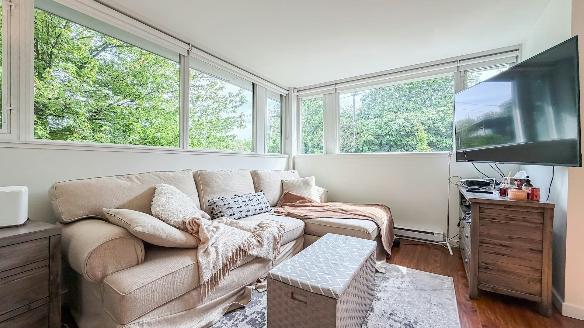 390 E 11th Ave, Vancouver, BC, V5T 4V9 - 4