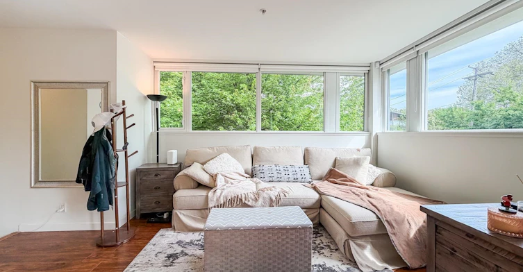 390 E 11th Ave, Vancouver, BC, V5T 4V9 - 5