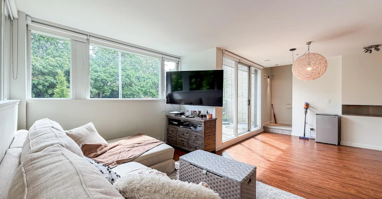390 E 11th Ave, Vancouver, BC, V5T 4V9 - 7