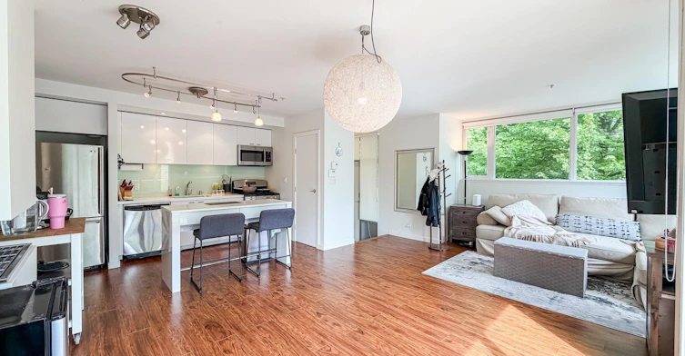 390 E 11th Ave, Vancouver, BC, V5T 4V9 - 10