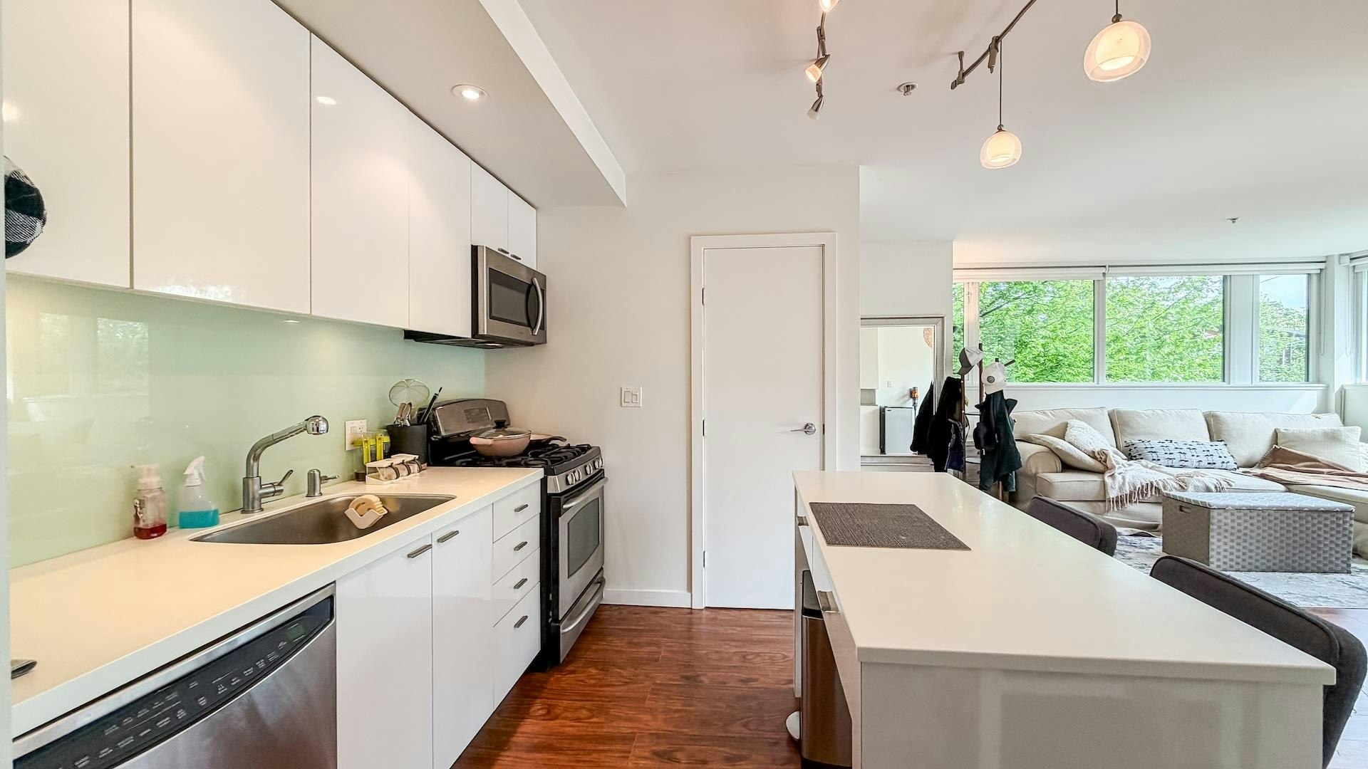 390 E 11th Ave, Vancouver, BC, V5T 4V9 - 13