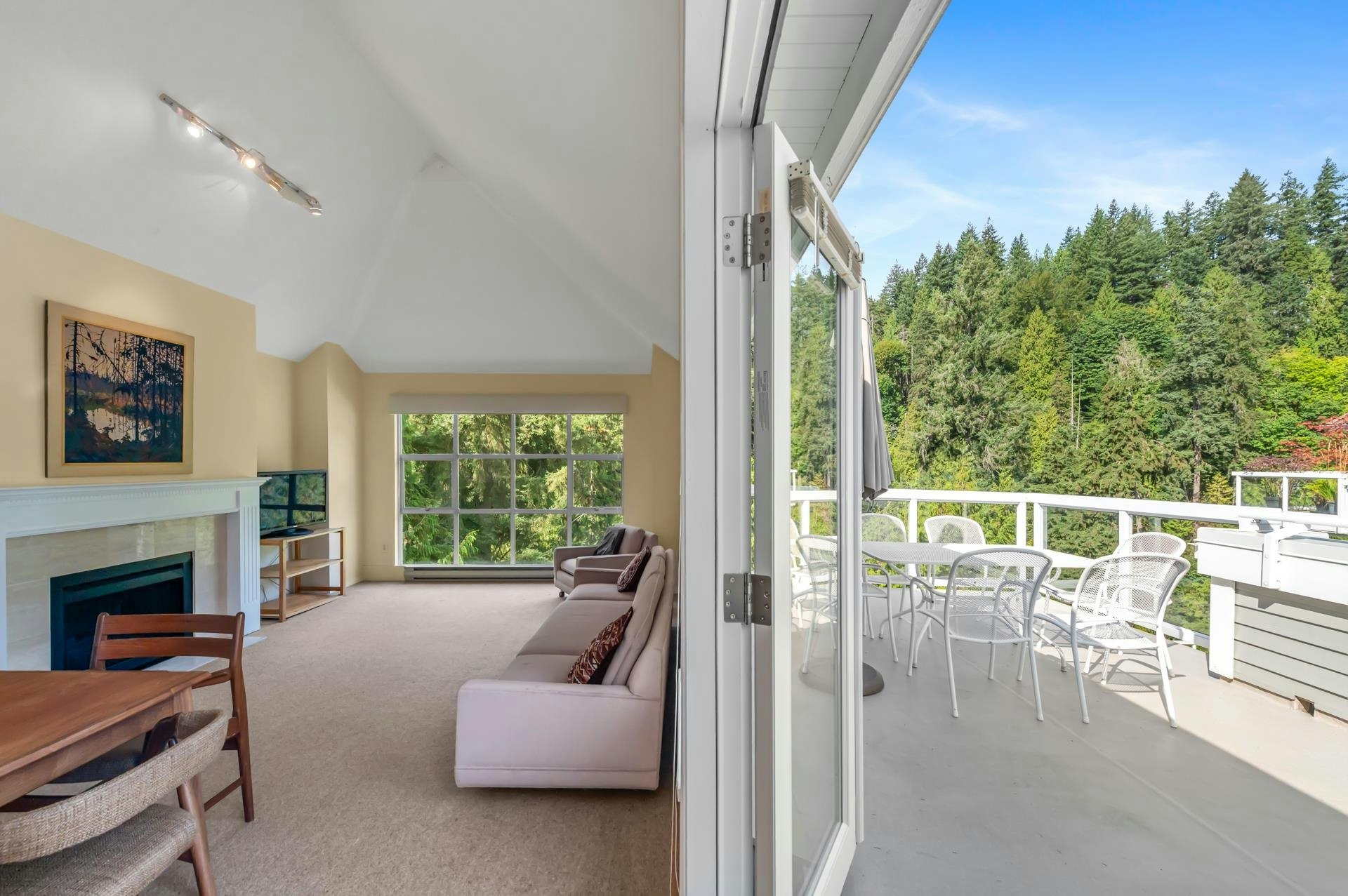 303-3373 Capilano Crescent, North Vancouver, BC, V7R 4W7