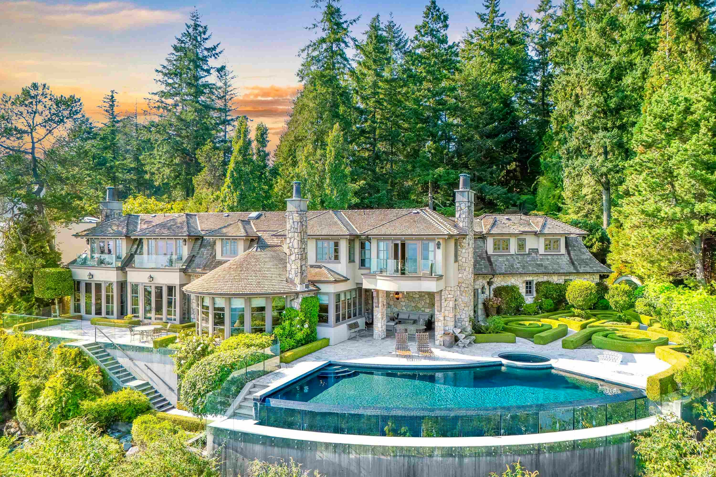 4672 Clovelly Walk, West Vancouver, BC, V7W 1H5