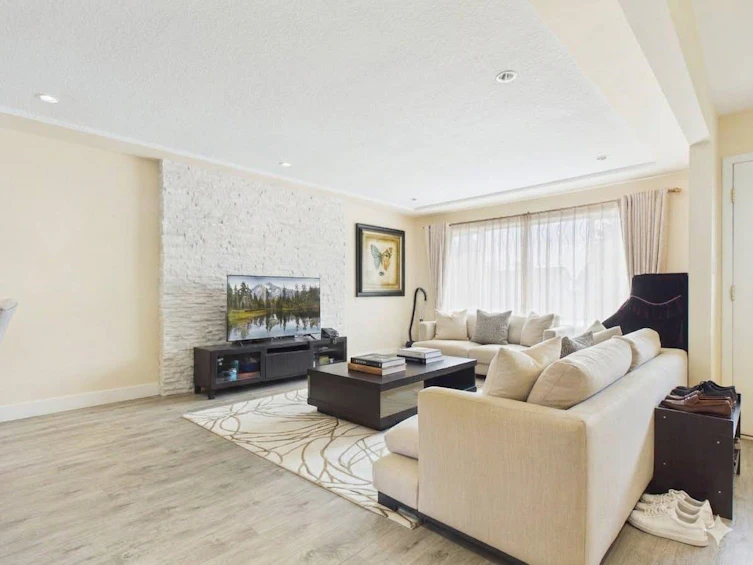 6325 Napier Street, Burnaby, BC, V5B 2B9