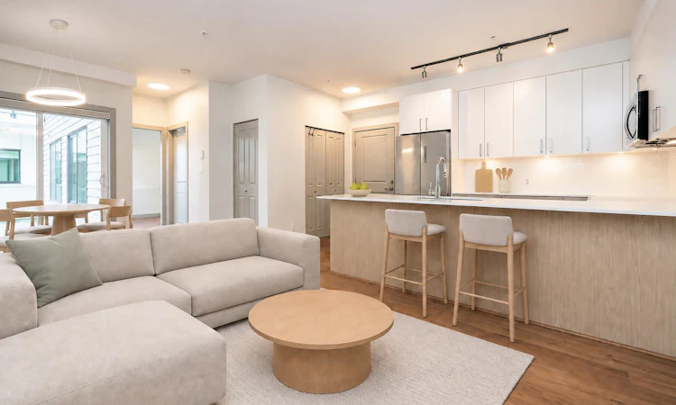 210-6968 Royal Oak Avenue
