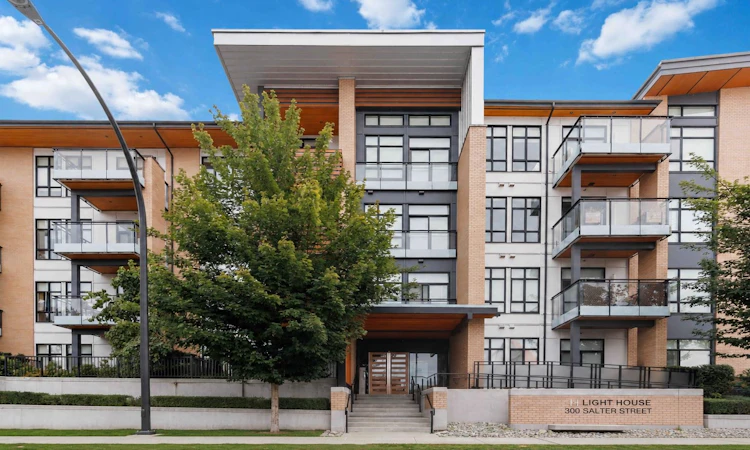 318-300 Salter Street