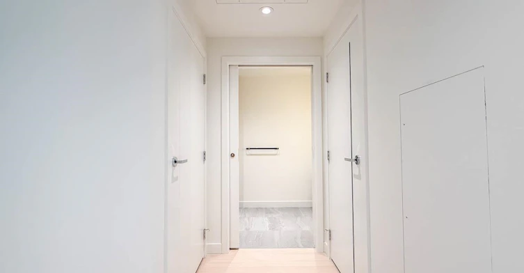 607-777 Harbour Way, North Vancouver, BC, V7P 0G2 - 14