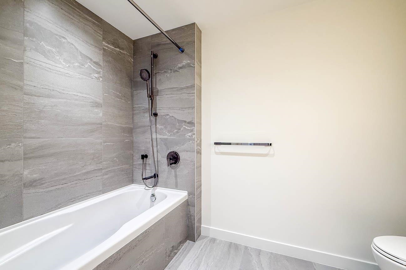 607-777 Harbour Way, North Vancouver, BC, V7P 0G2 - 15