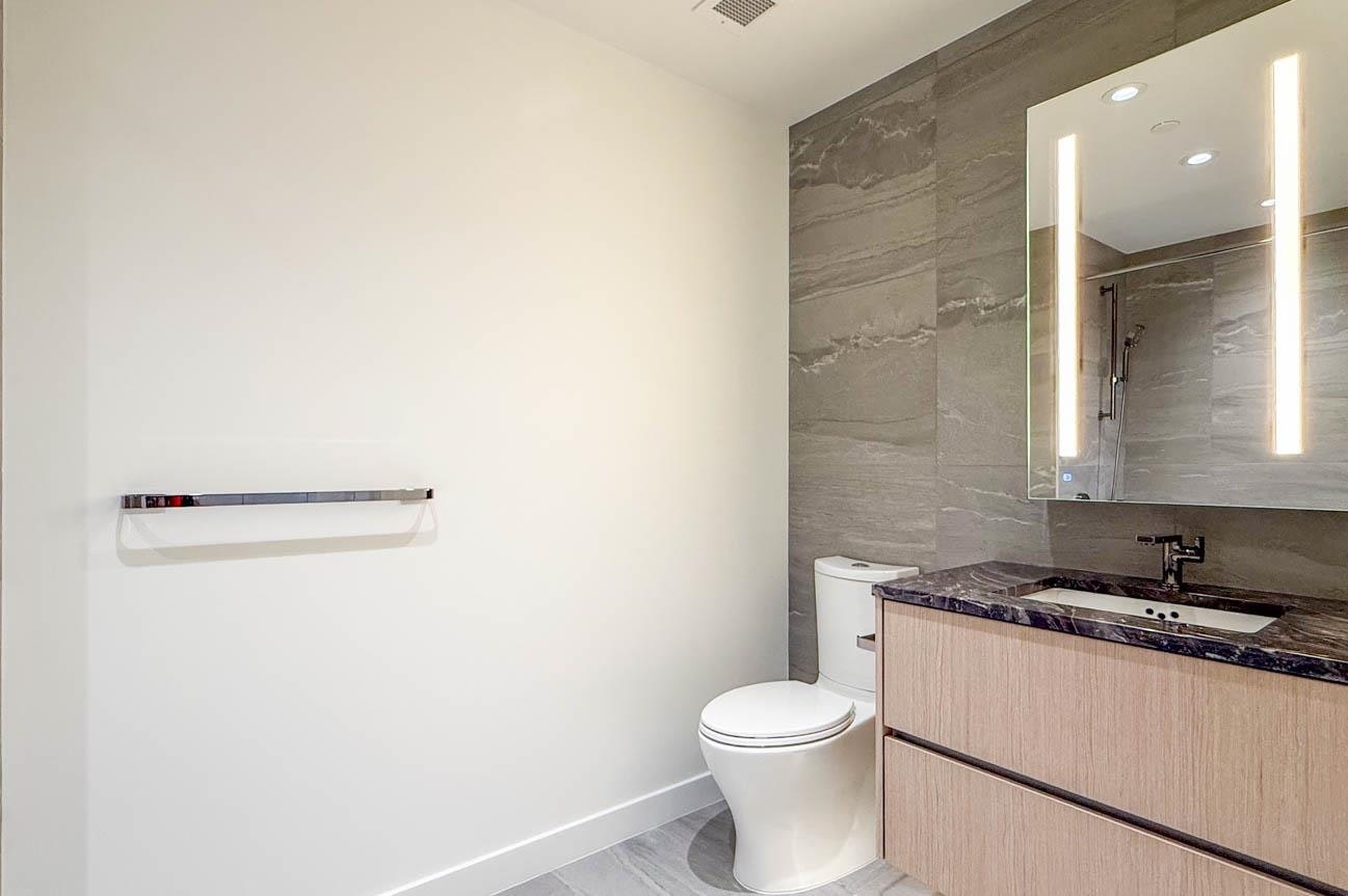 607-777 Harbour Way, North Vancouver, BC, V7P 0G2 - 16