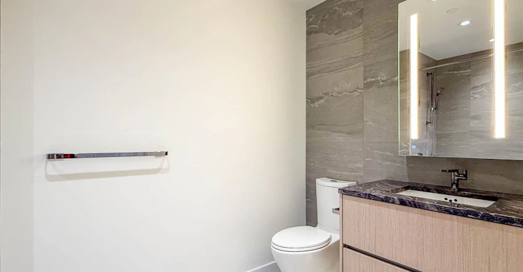 607-777 Harbour Way, North Vancouver, BC, V7P 0G2 - 16