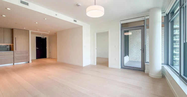 607-777 Harbour Way, North Vancouver, BC, V7P 0G2 - 8