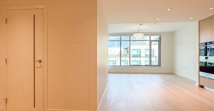 607-777 Harbour Way, North Vancouver, BC, V7P 0G2 - 3