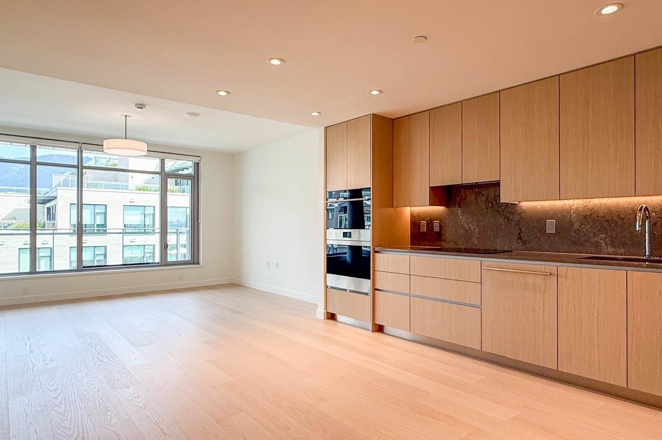 607-777 Harbour Way, North Vancouver, BC, V7P 0G2 - 4